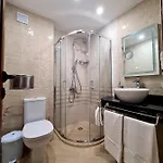 Family Serenity Palace מלון