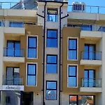 Family Serenity Palace אקהטופול