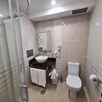 Family Serenity Palace מלון *