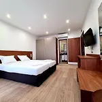 Family Serenity Palace מלון אקהטופול
