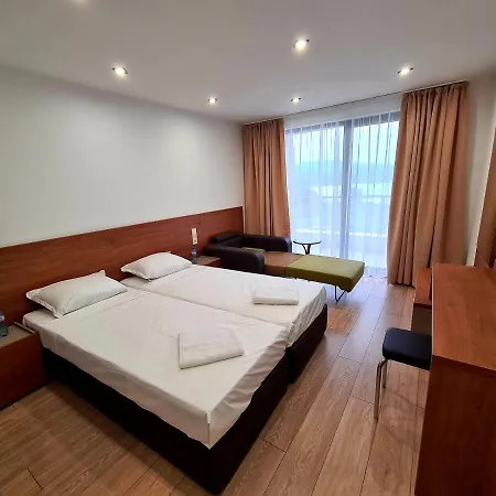 Family Serenity Palace Хотел Ахтопол