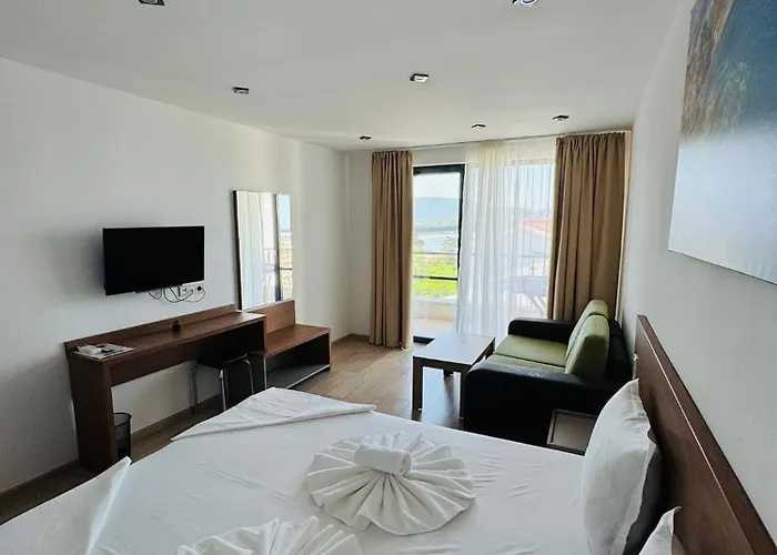 Family Serenity Palace Otel Ahtopol