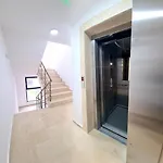 Family Serenity Palace 아크토폴