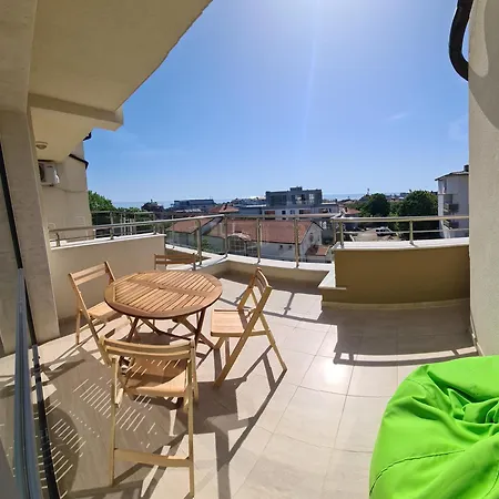 Family Serenity Palace أتوبول